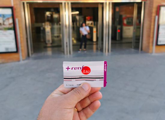 ticket renfe cercanias - estacion de tren - Que ver en Utrera - Utrera en un dia - que hacer en utrera - viajes de un dia - blog de viajes - simples viajeros