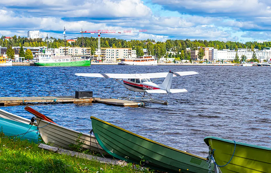 lago y avioneta en kuopio - que ver en kuopio finlandia - simples viajeros