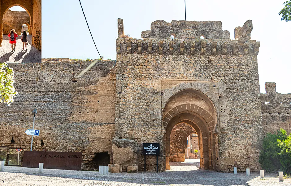 entrada muralla alcazar del rey don pedro - que ver en carmona